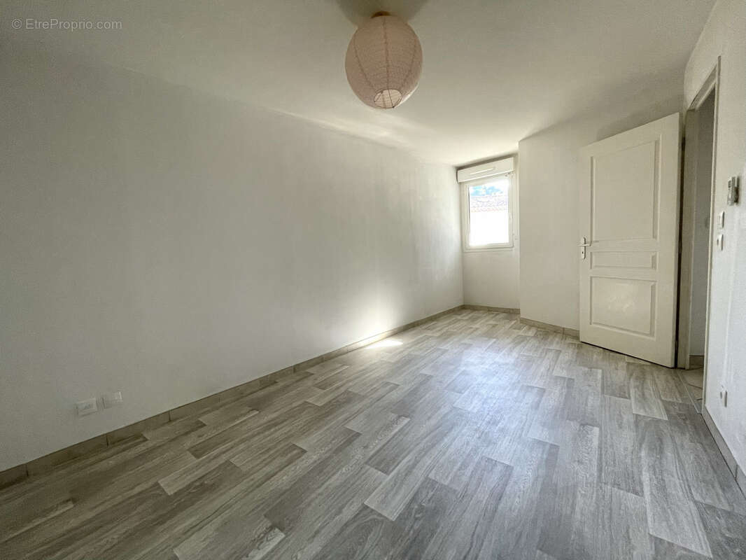 Appartement à MARSEILLE-4E
