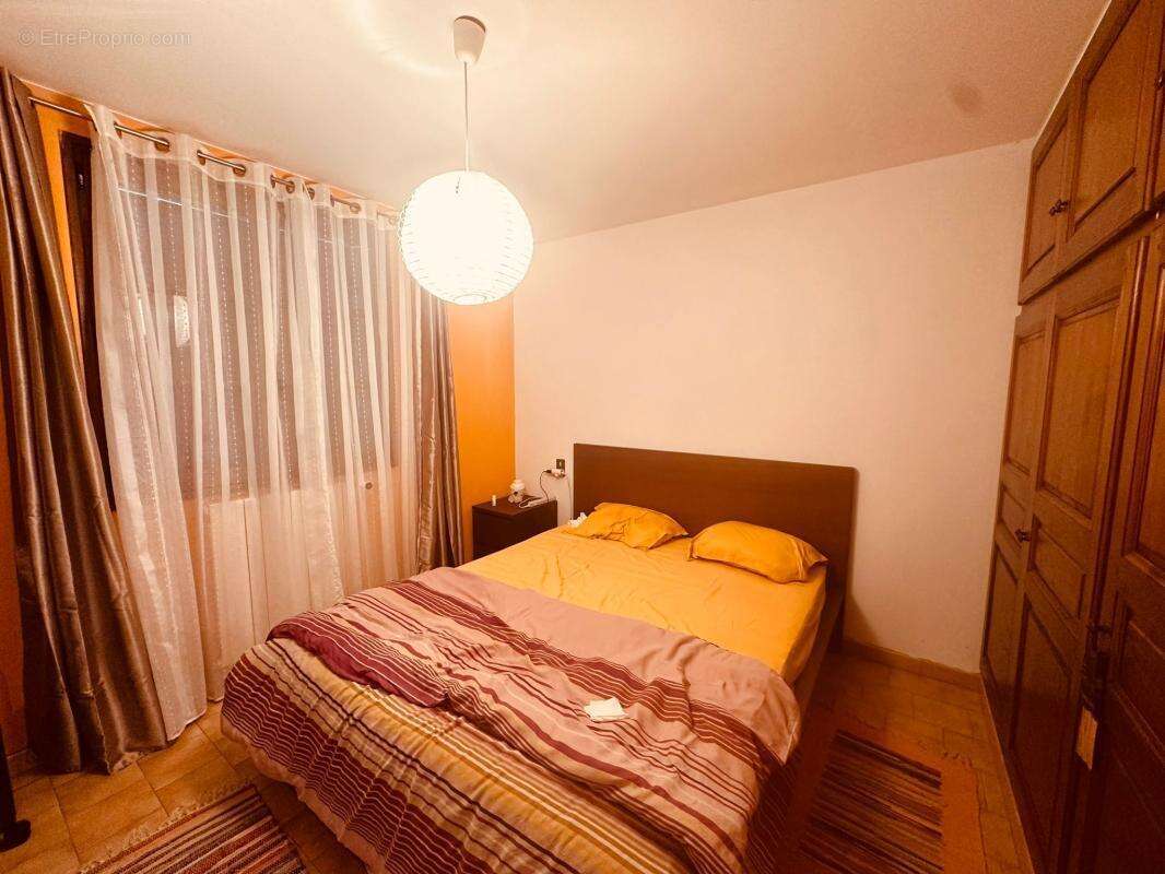 Maison à SAINT-GENEST-DE-BEAUZON