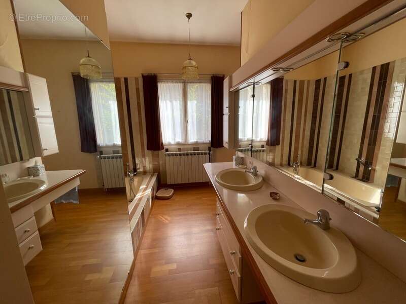 Maison à DECAZEVILLE