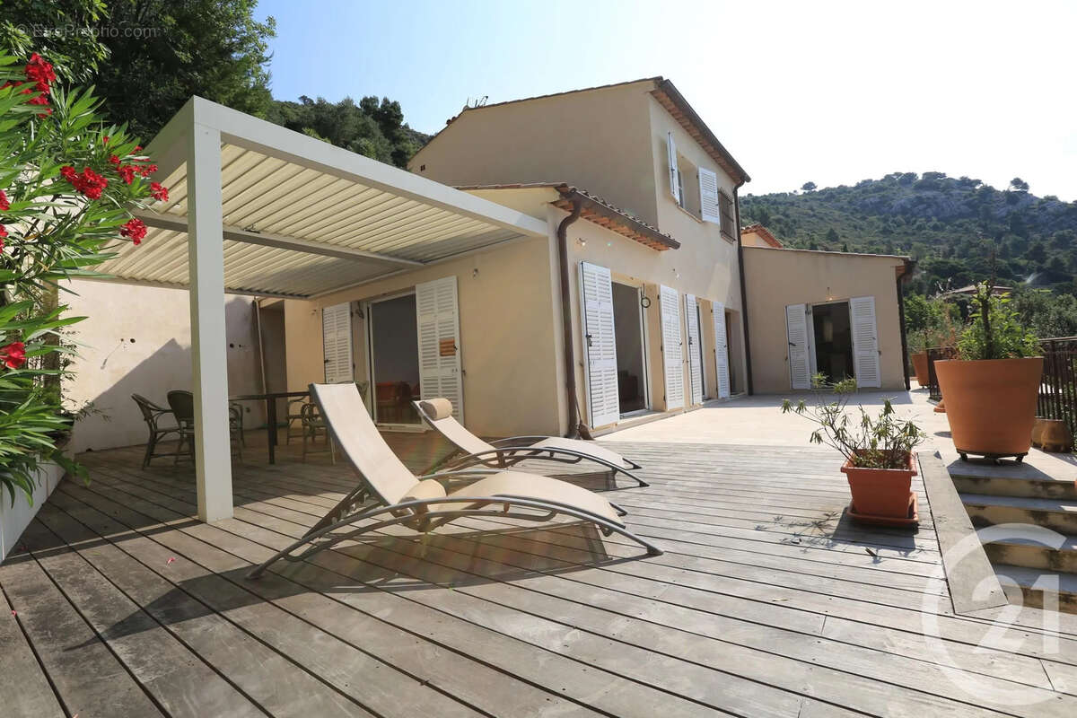 Maison à EZE