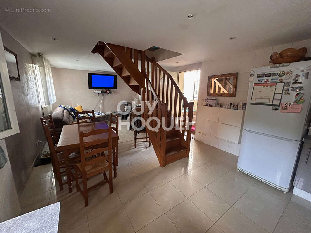 Appartement à LES PAVILLONS-SOUS-BOIS