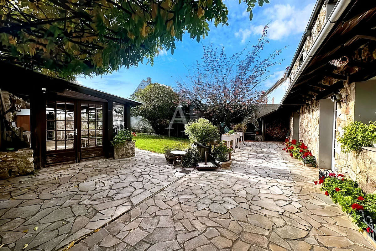 Maison à DOUY-LA-RAMEE