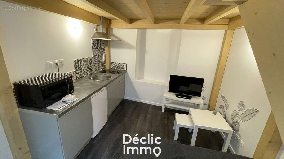 À VENDRE  Studio meublé rénové à deux pas de la cathédrale d'Orléans - photo 2