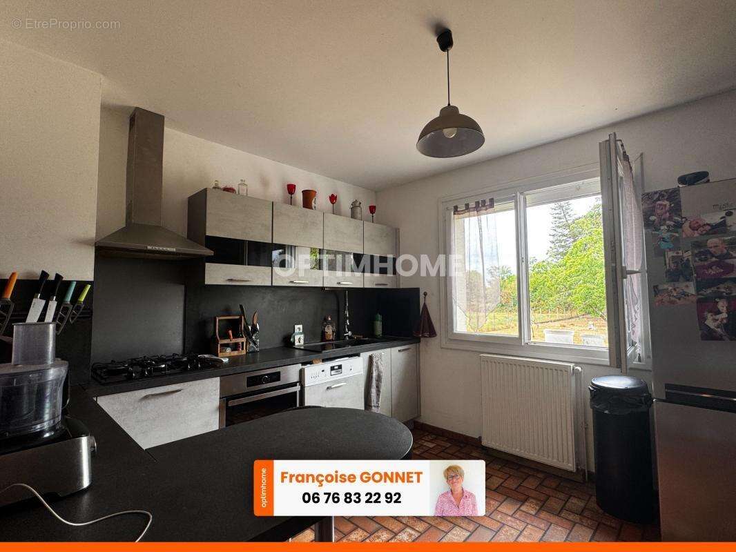Maison 215 m² - 5 chambres - Terrain 4 200 m² - Piscine - 257 000 € - SAINT PIERRE LES ETIEUX - 18200 - photo 6