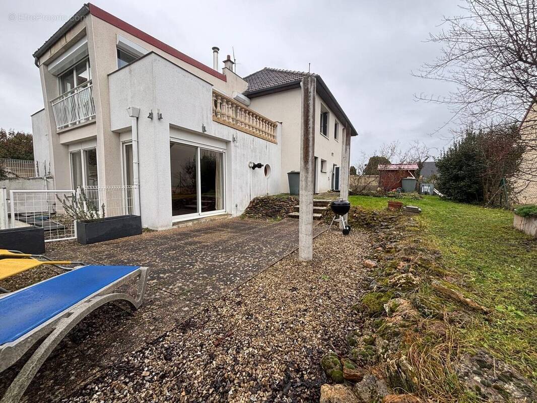 Maison à SAINTRY-SUR-SEINE