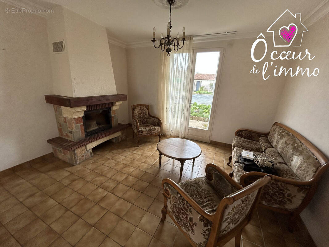 Maison à CHANTELOUP-LES-BOIS