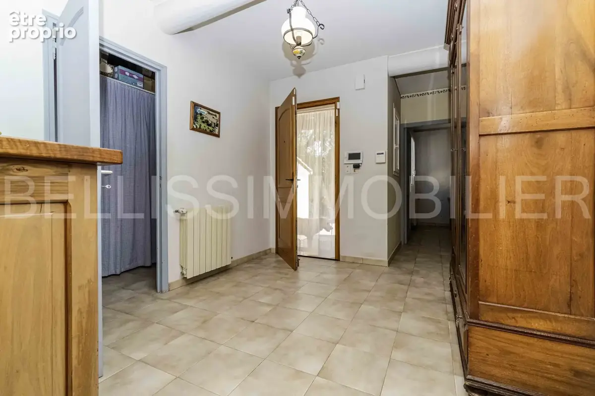 Maison de plain-pied avec terrain et piscine - photo 3