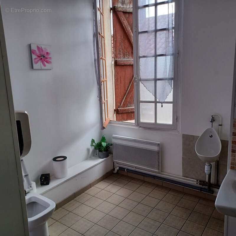 Commerce à MARGUESTAU