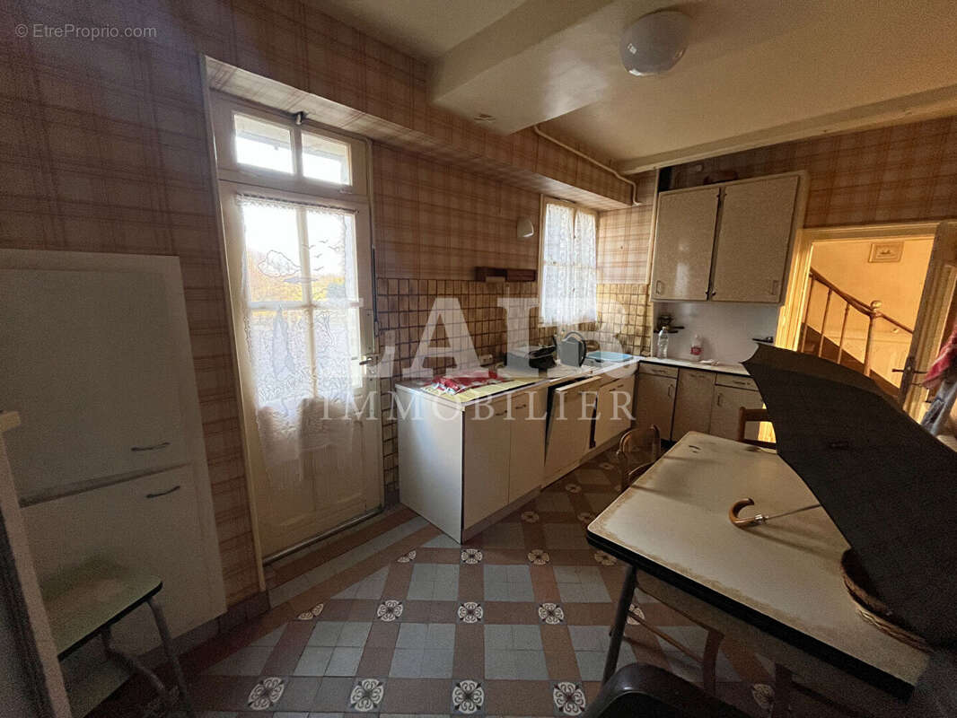 Maison à LE MELE-SUR-SARTHE