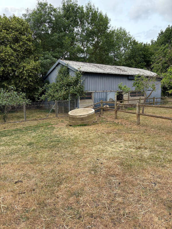 Maison à AMBRIERES-LES-VALLEES