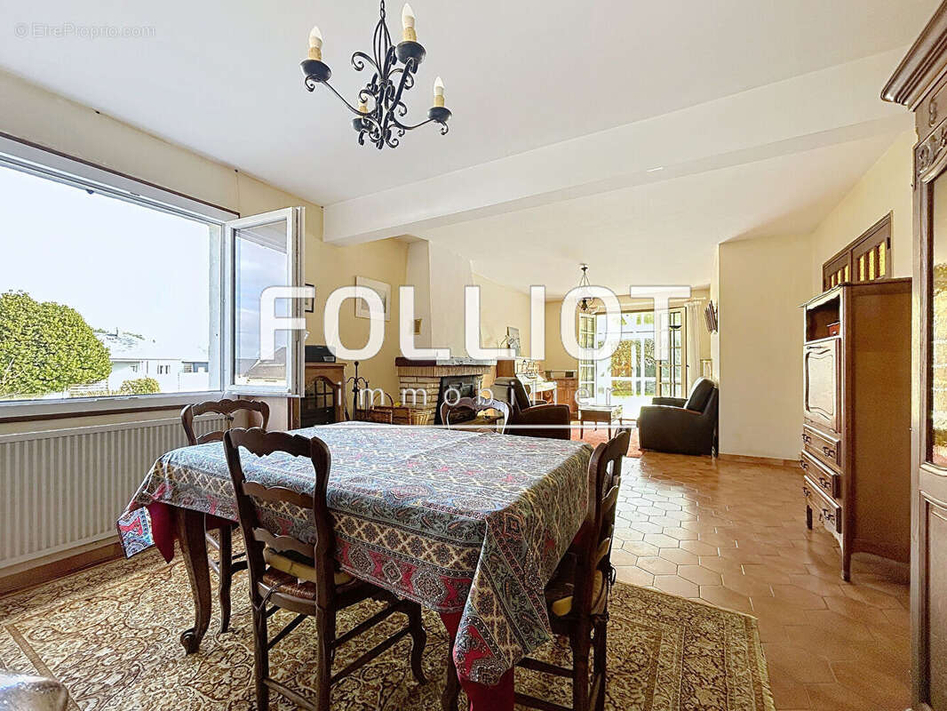 Maison à SAINT-PAIR-SUR-MER