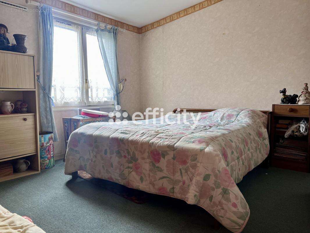 Maison à NEUVILLE-EN-FERRAIN