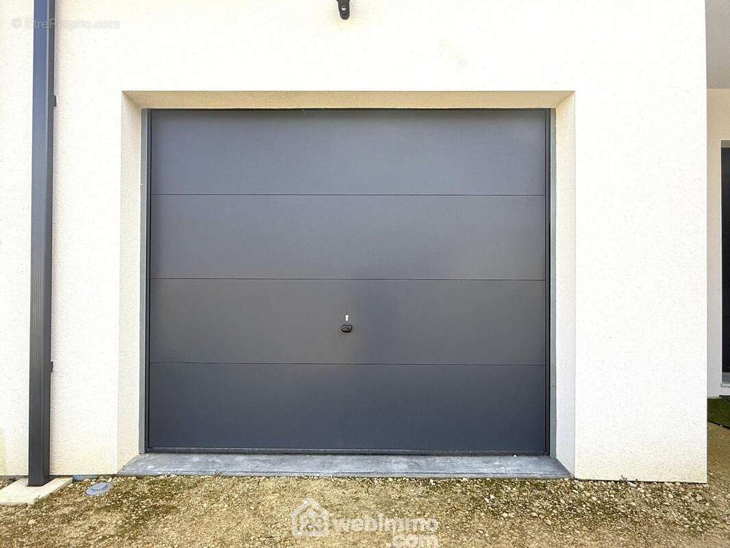 Avec accès direct au garage (17 m2). - Maison à NEUVILLE-DE-POITOU
