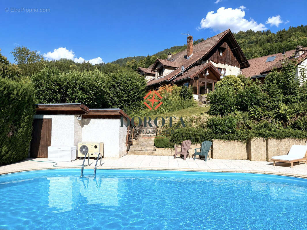 Maison à LA COMBE-DE-LANCEY