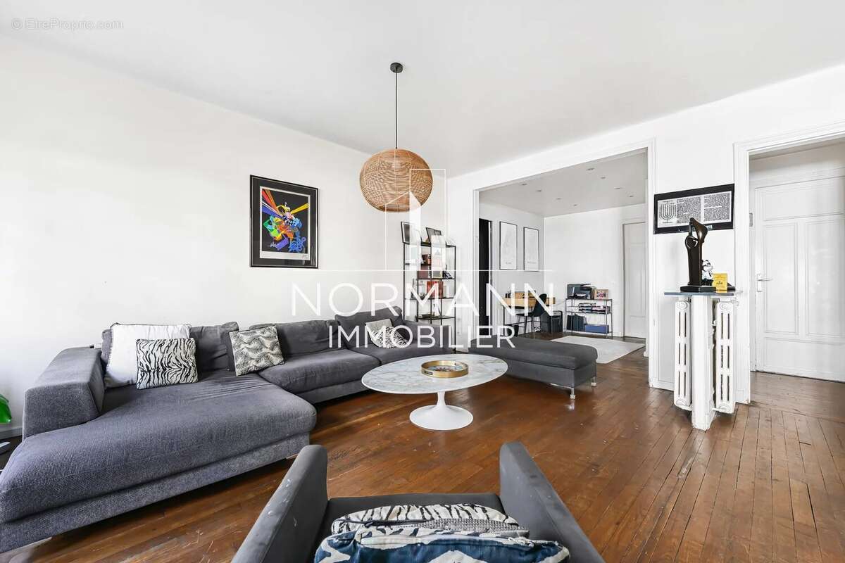 Appartement à PARIS-16E