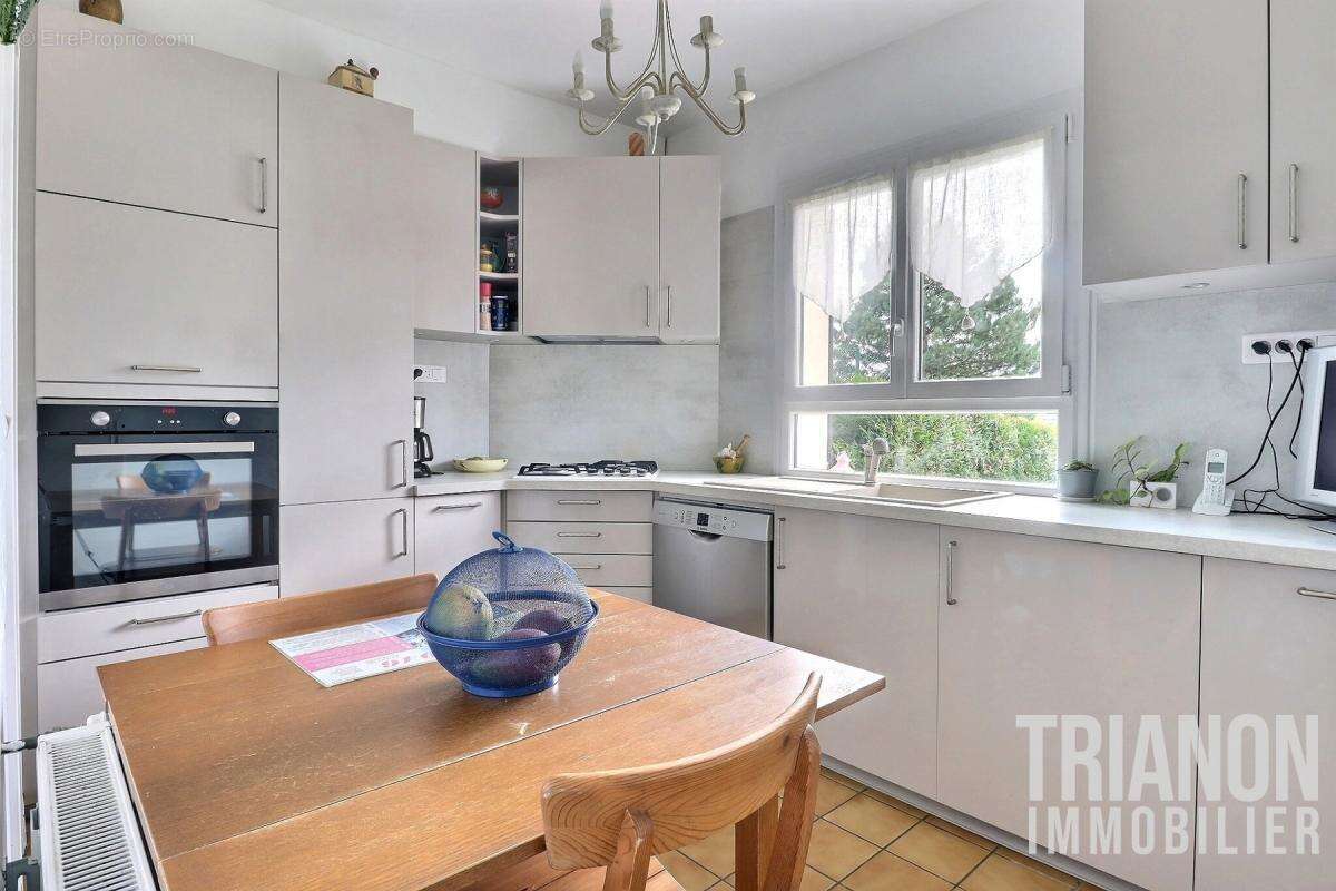 Maison à CHANTELOUP-LES-VIGNES