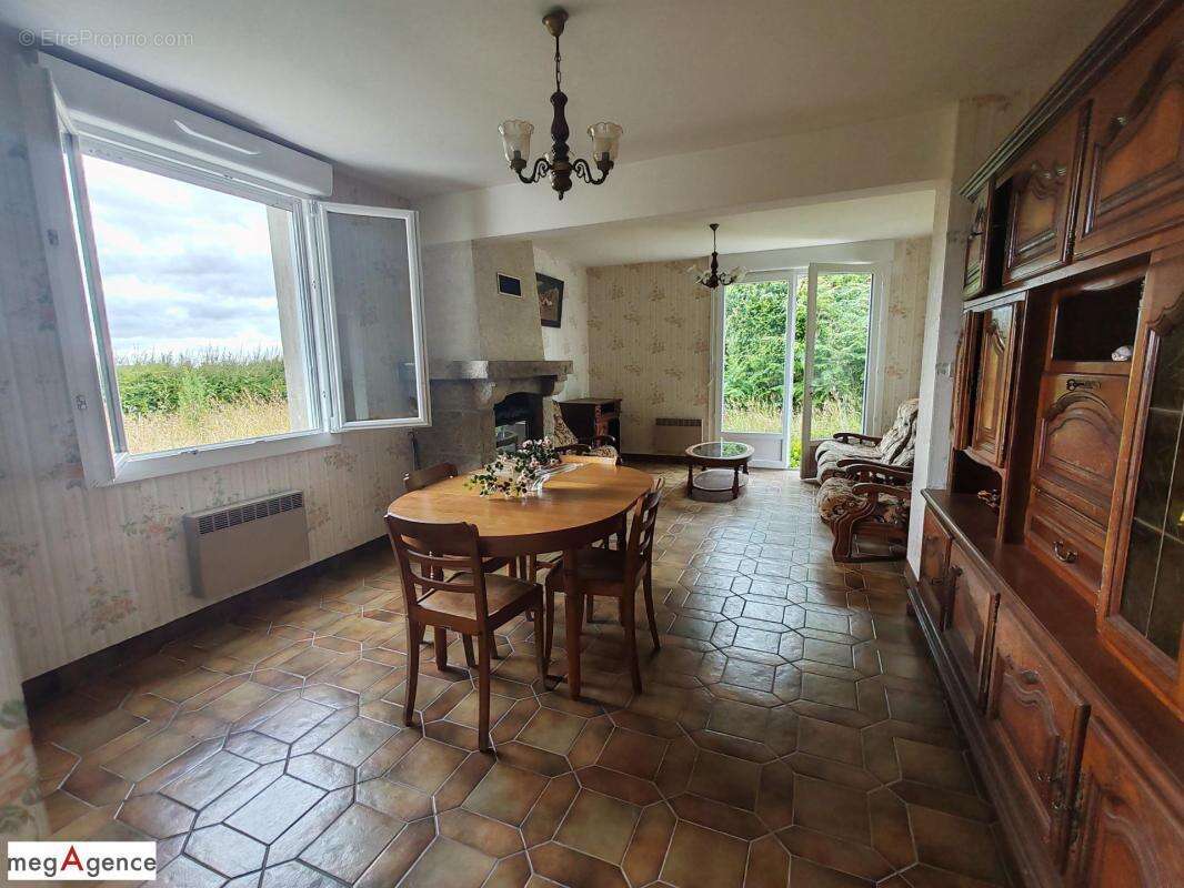 Maison à GOMENE