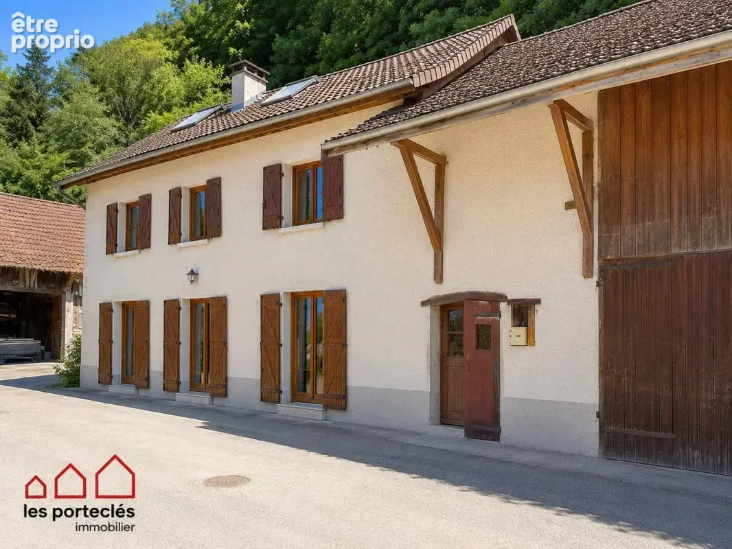 Maison à ENTRE-DEUX-GUIERS