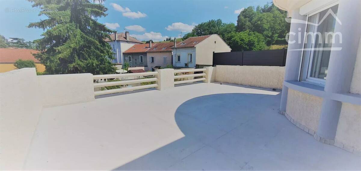 Appartement à LA TOUR-DU-PIN