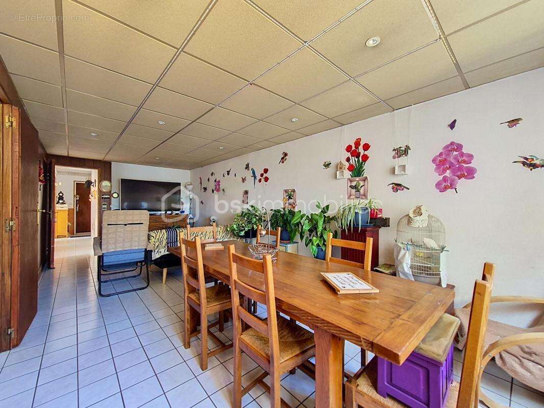 Appartement F3 vendu loué, en plein centre de Pont-Audemer ! - photo 2