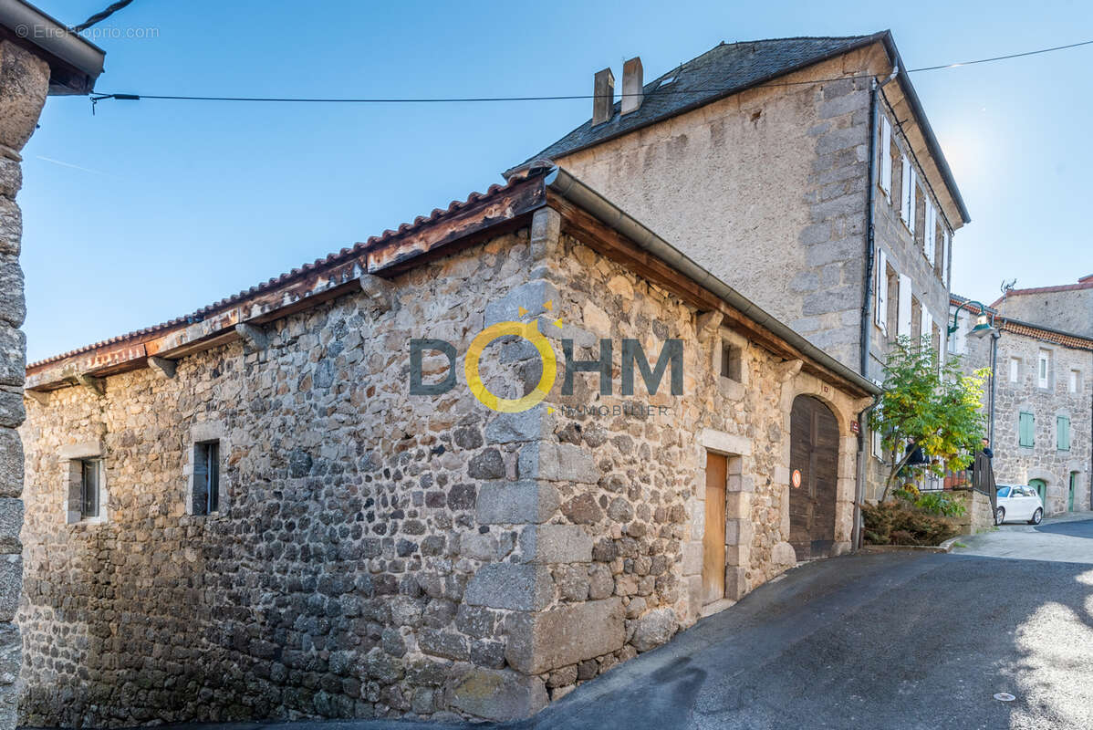 Maison en pierre 215m2 avec dépendances - photo 4