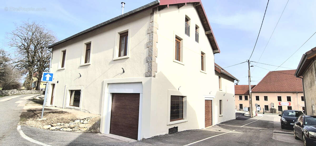 Appartement à ORCHAMPS-VENNES