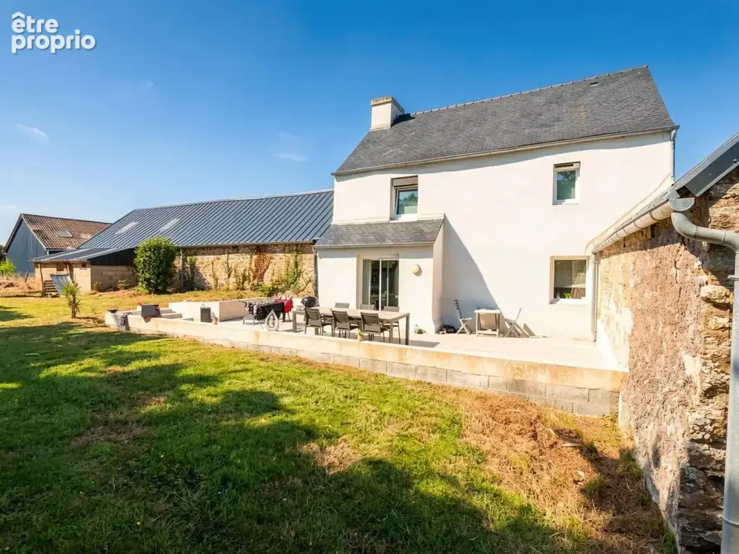 Maison à PLOUGOURVEST