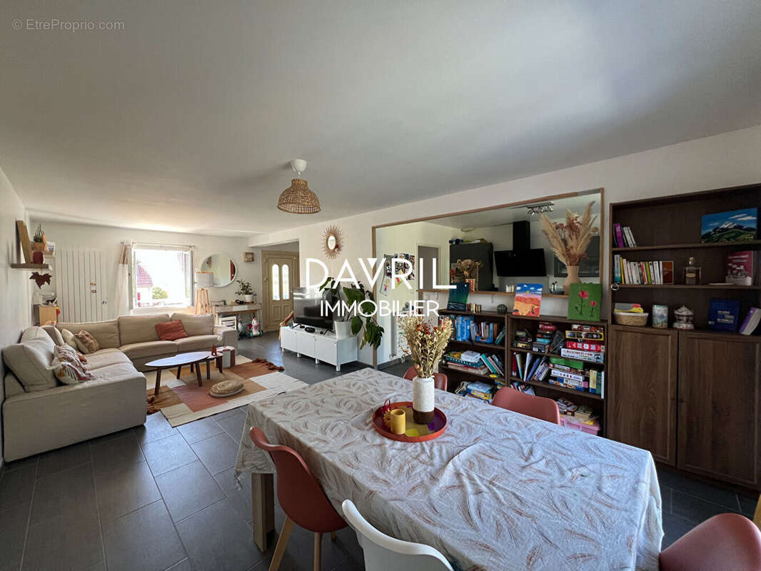 Maison à CHANTELOUP-LES-VIGNES