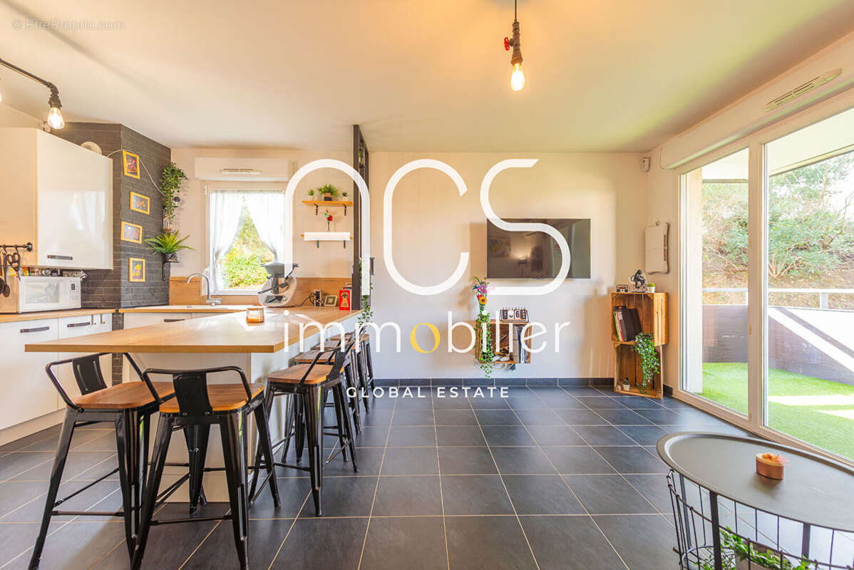 Appartement à CHATEAUNEUF-LES-MARTIGUES
