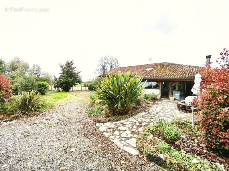 Maison à SAINT-GEIN