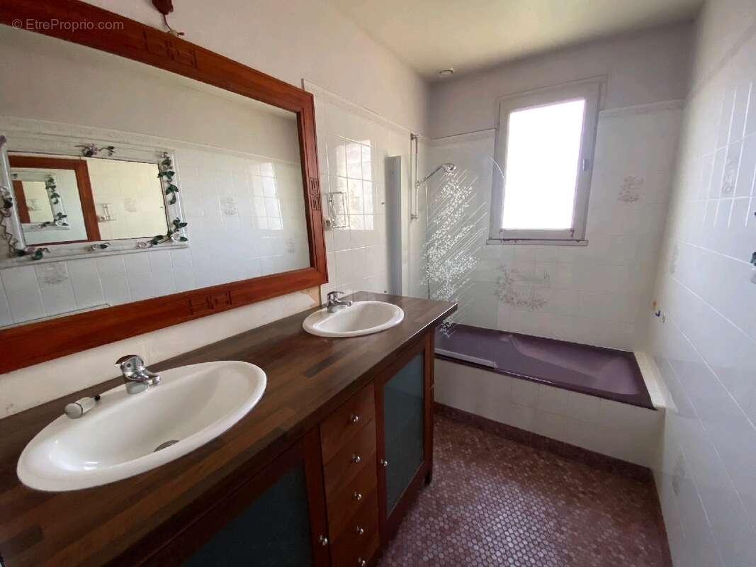 Maison à L&#039;HUISSERIE