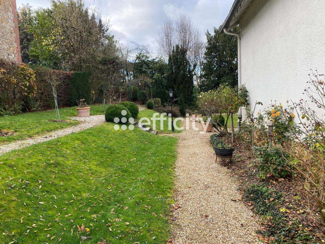 Maison à MARNES-LA-COQUETTE