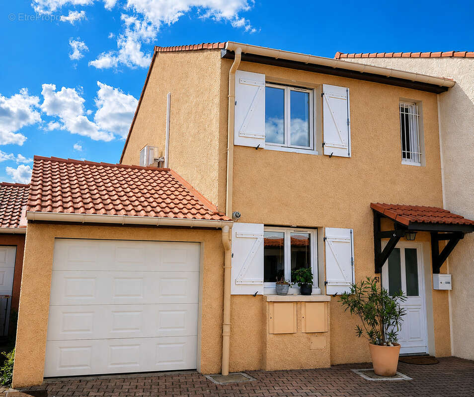 Maison à PIERRE-BENITE