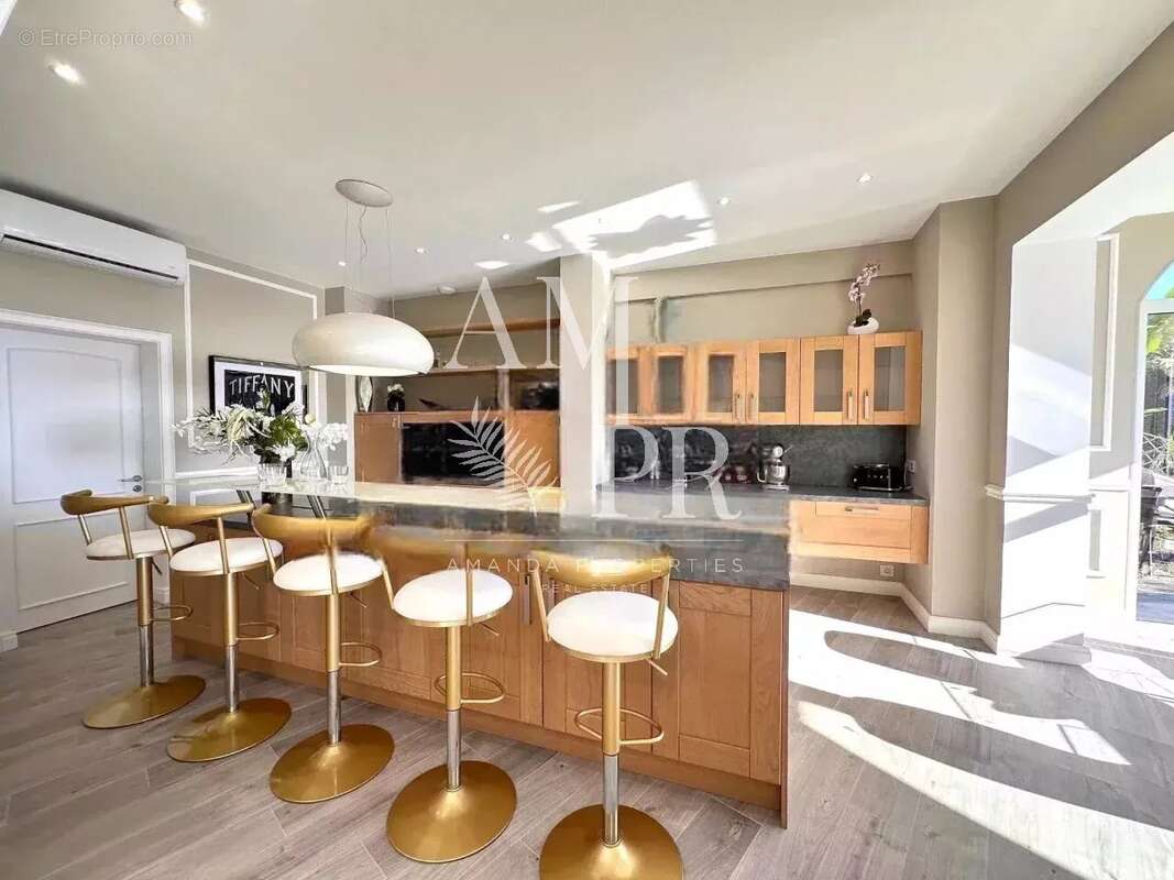 Maison à MANDELIEU-LA-NAPOULE