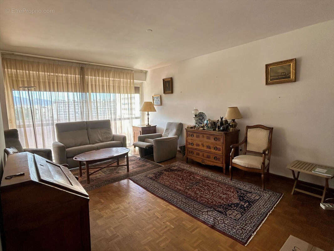 Appartement à MARSEILLE-6E