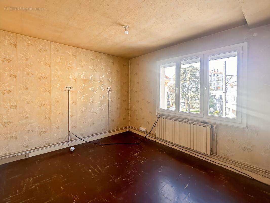 Valence - T5 de 68 m² - parking collectif et garage individuel - photo 10