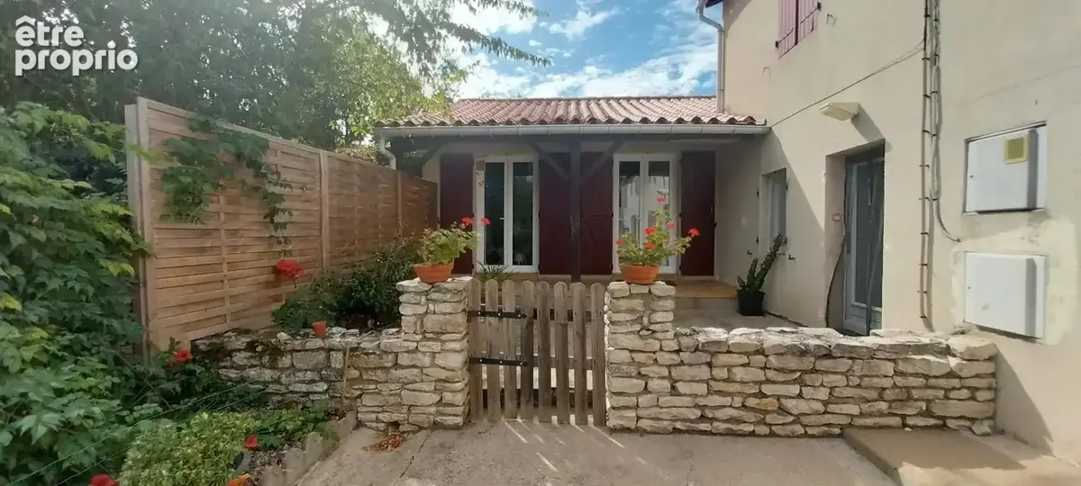 Maison de caractère avec gîte et terrain de 10 447 m² – Proximité du Pont Romain à Gourgé - photo 3