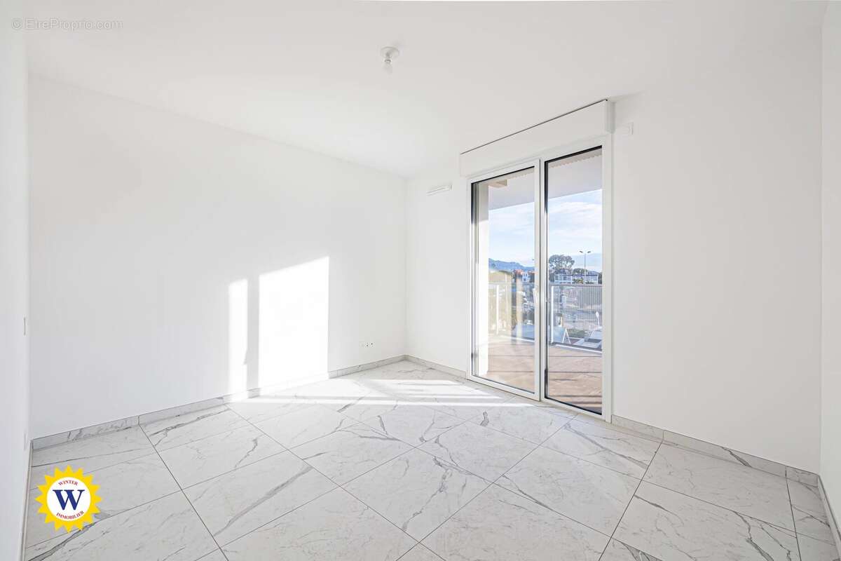 Appartement à SAINT-LAURENT-DU-VAR