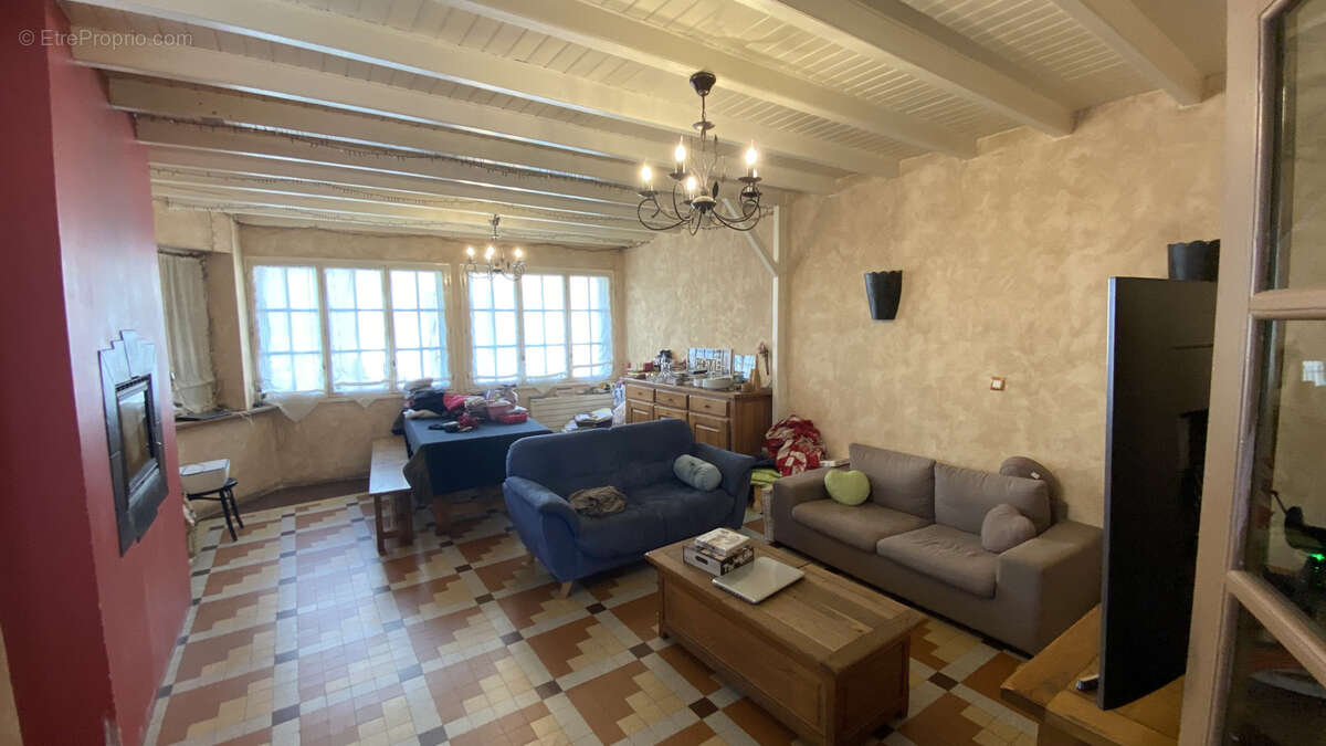 Maison de bourg et trés jolie dépendance 170 m2 et du terrain au centre de Tiffauges 232500 € frais d'agence i - photo 7