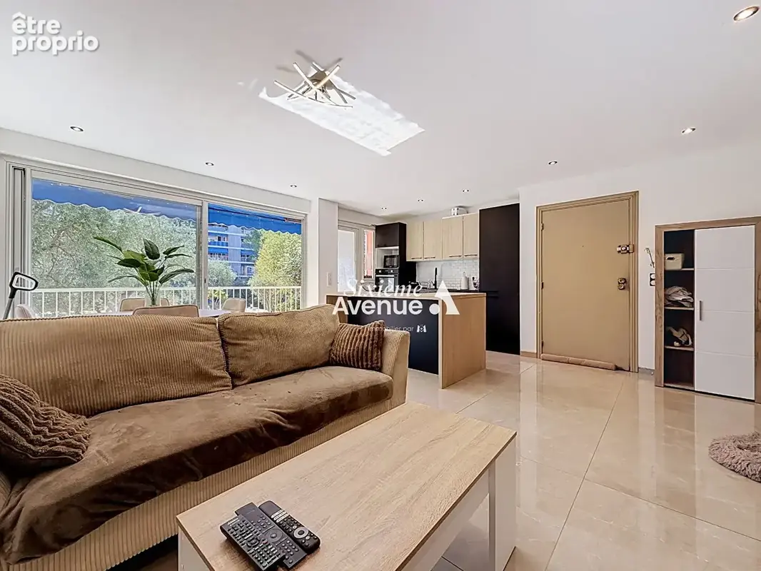 A vendre - Appartement rénové à Grasse 2 pièces de 53 m² avec parking et cave - photo 2