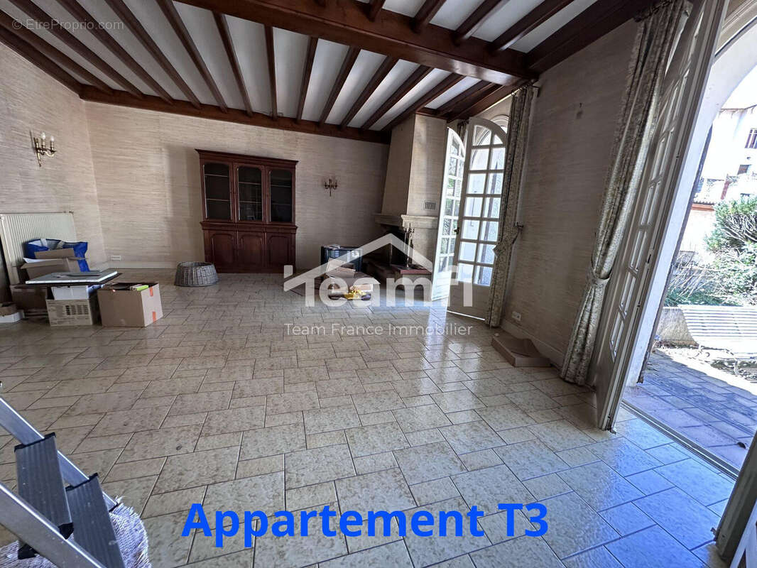 Appartement à LA MONNERIE-LE-MONTEL