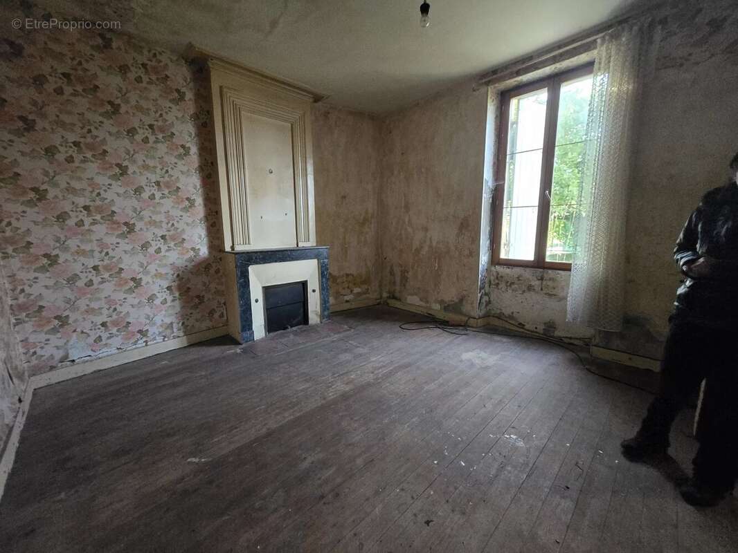 Maison à SAINT-MARTIN-LACAUSSADE