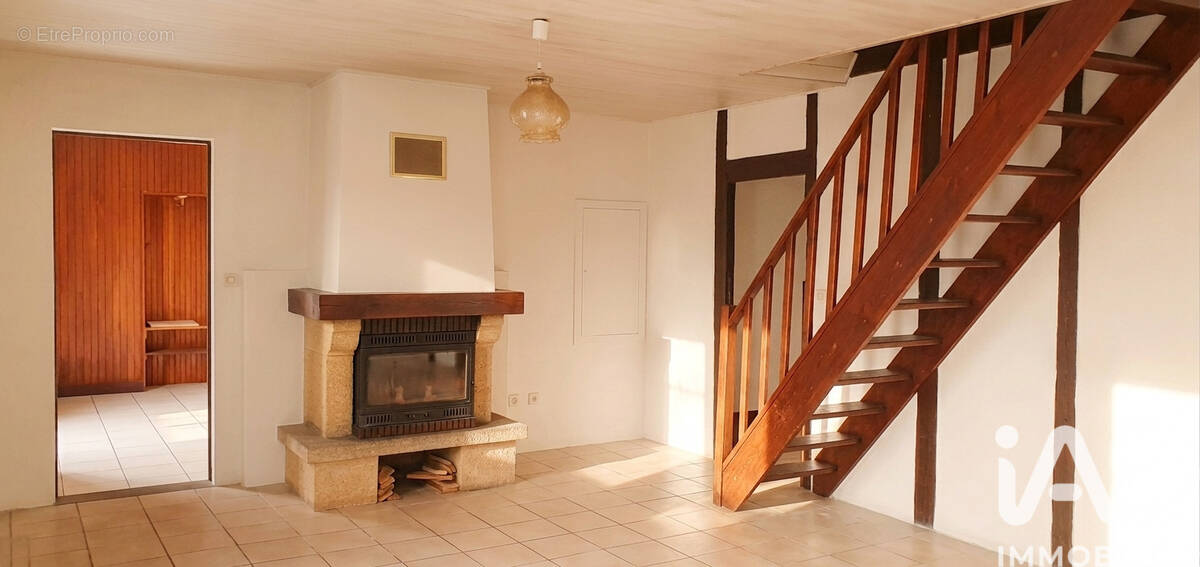 Photo 1 - Maison à SAINT-JULIEN-EN-BORN