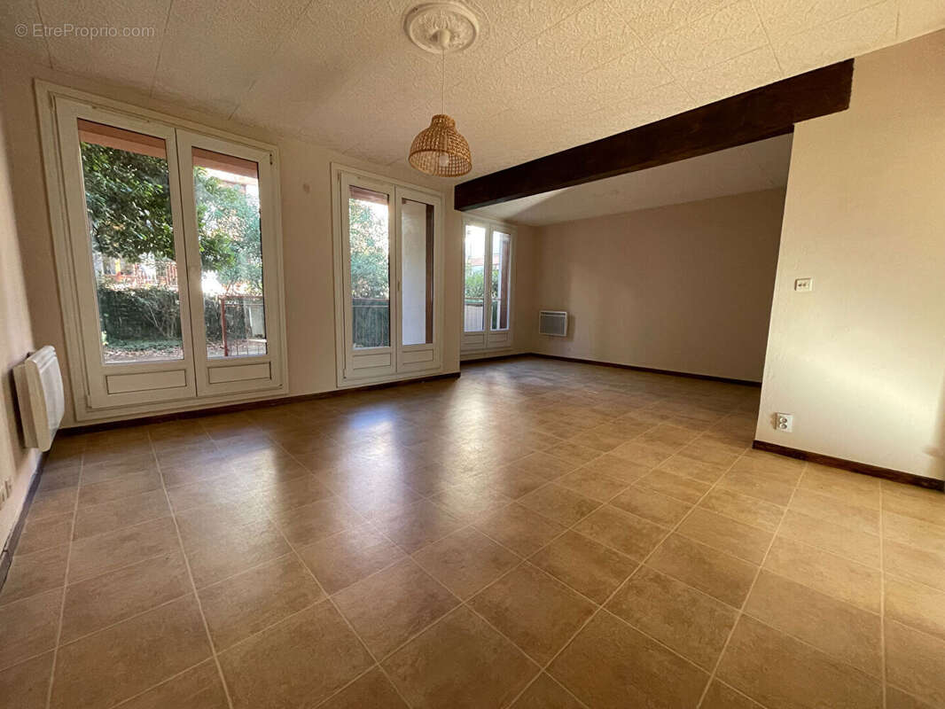 À vendre : Appartement  avec Jardin Cave et Parking 3 pièces à Aix-en-Provence - Les Milles - photo 9