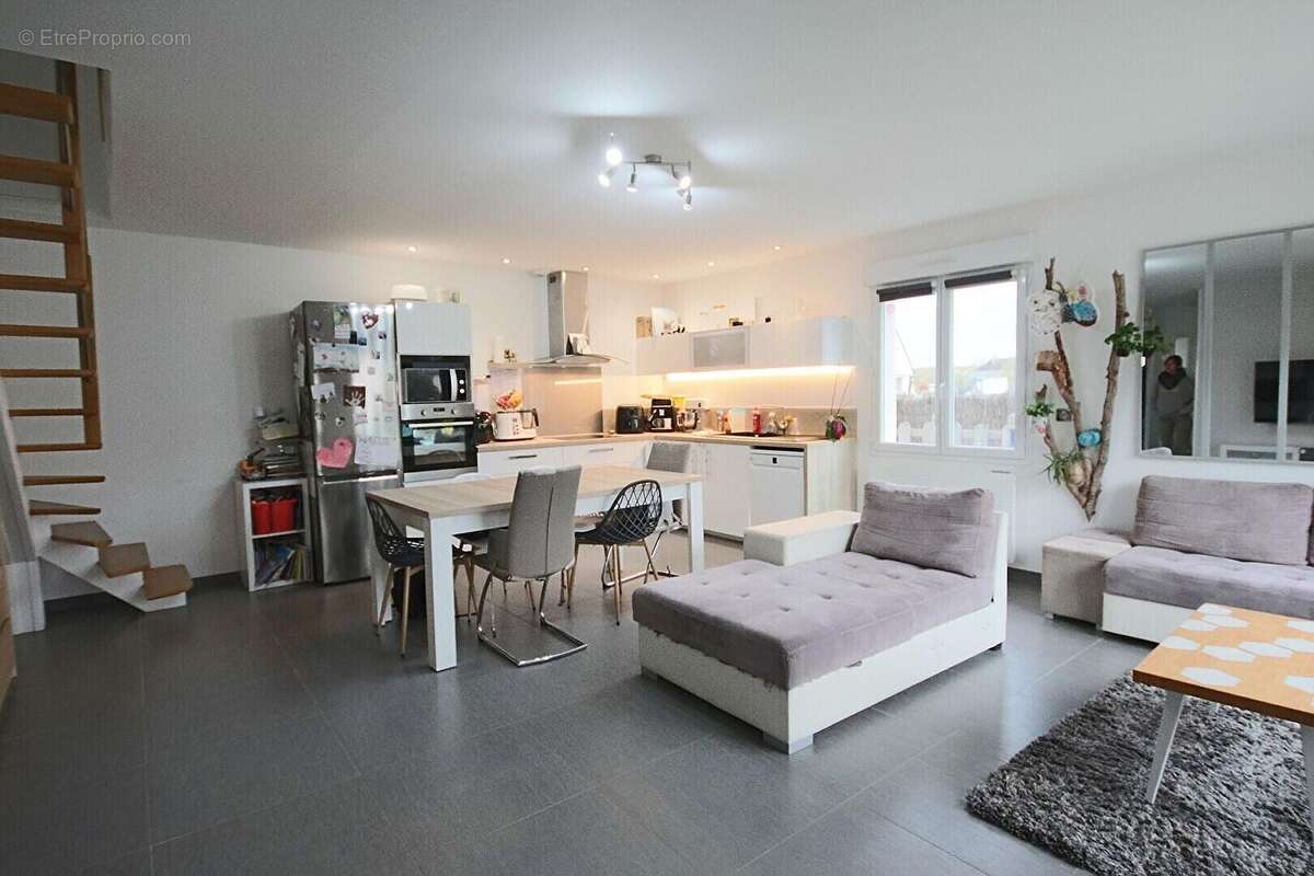 Maison à NAZELLES-NEGRON