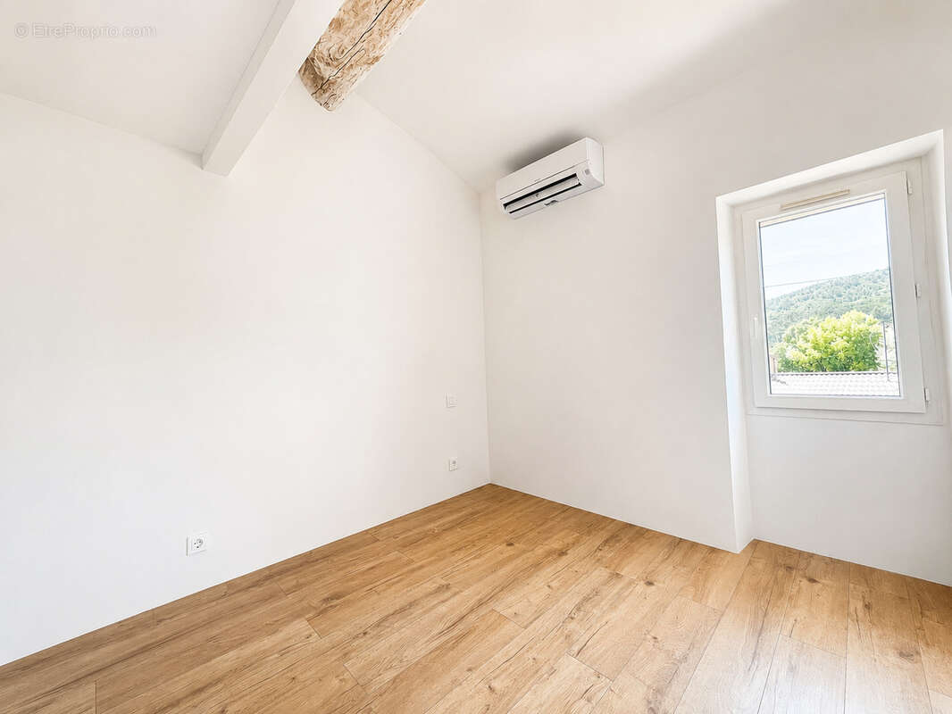 Appartement à ROQUEVAIRE