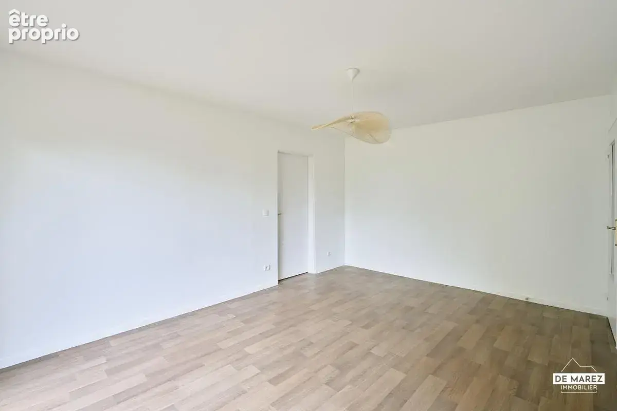 Exclusivite : t2 renove au dernier etage avec balcon, garage et cave ! - photo 2