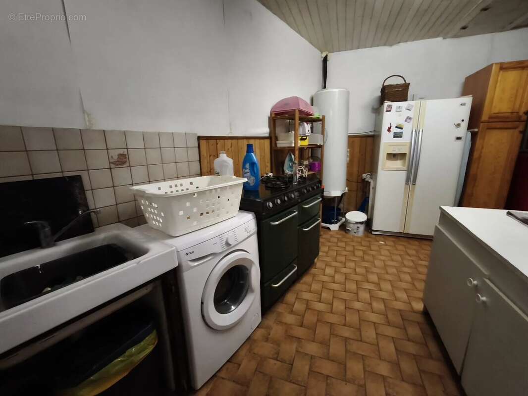 Charmante maison semi-mitoyenne avec granges, verger et plus de 5 000 m² de terrain - photo 7