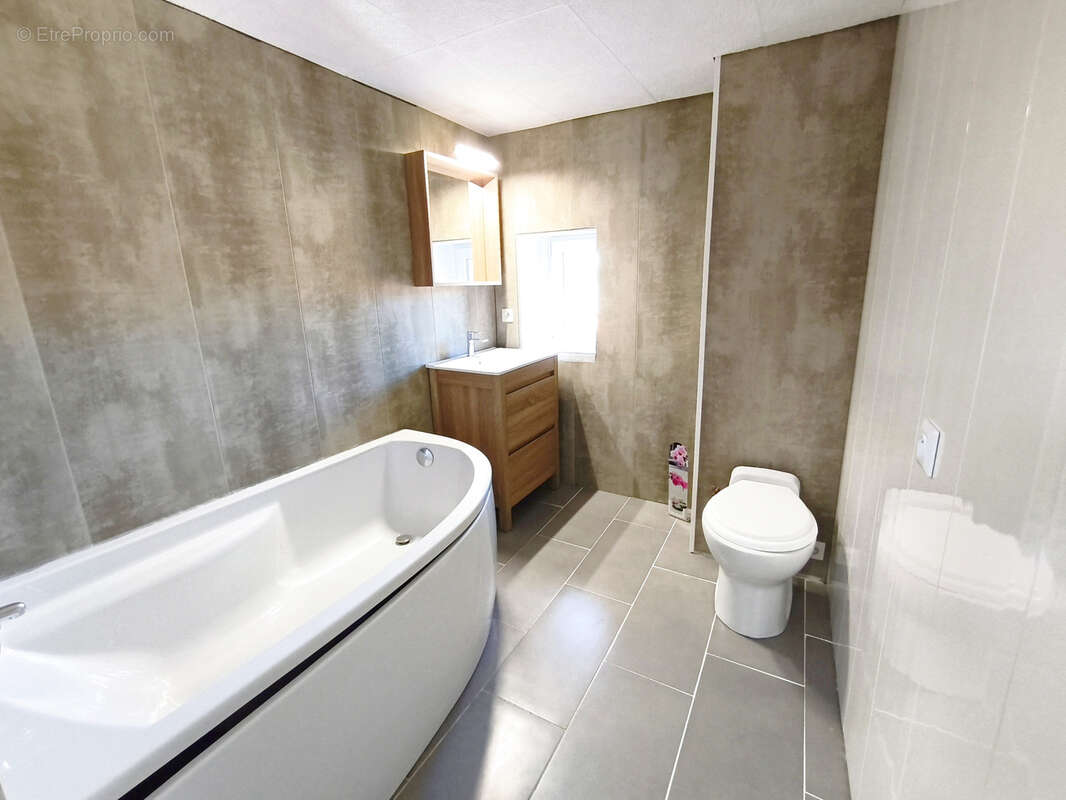 Maison à DECAZEVILLE