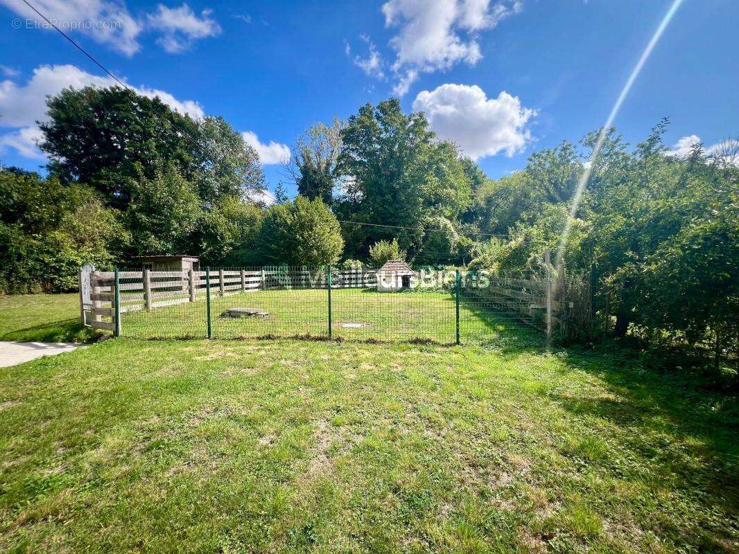 Maison à MONTJAVOULT